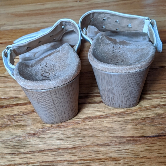 Vionic Wedge Sandals - Picture 4 of 8